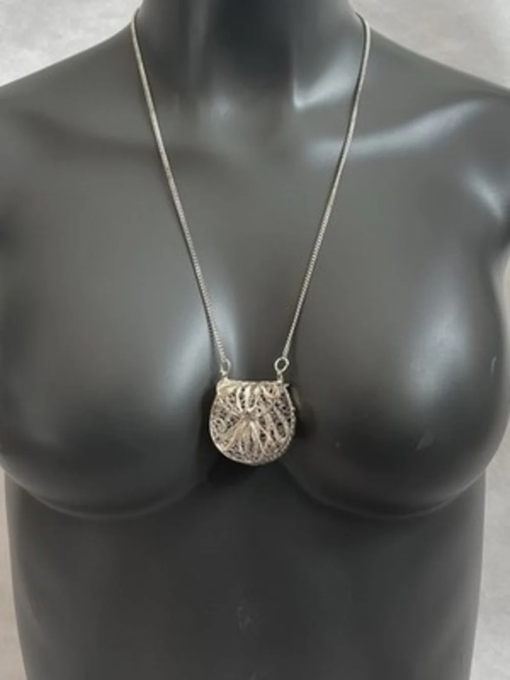 24” Vintage Filigree Mini Purse Pendant Necklace Silver Tone Jewelry
